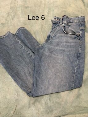 Lee women’s Light Blue Straight Jeans